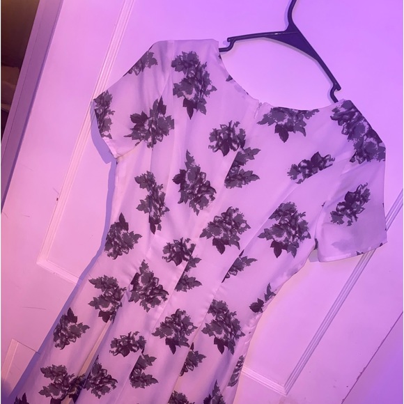 TOBI Floral Dress - Picture 2 of 4